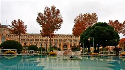 حیاط هتل عباسی اصفهان حیاط هتل عباسی اصفهان